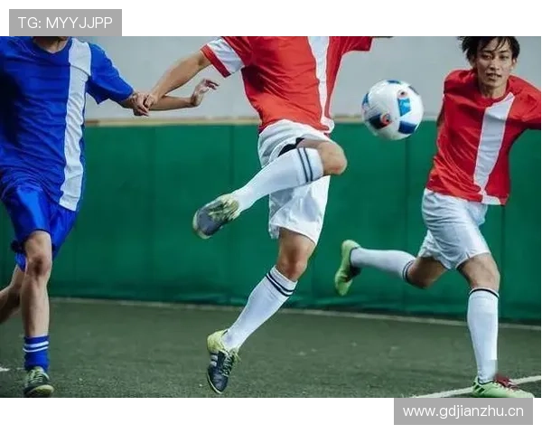 足球经典比赛回顾：历史对决中的精彩瞬间与战术演变