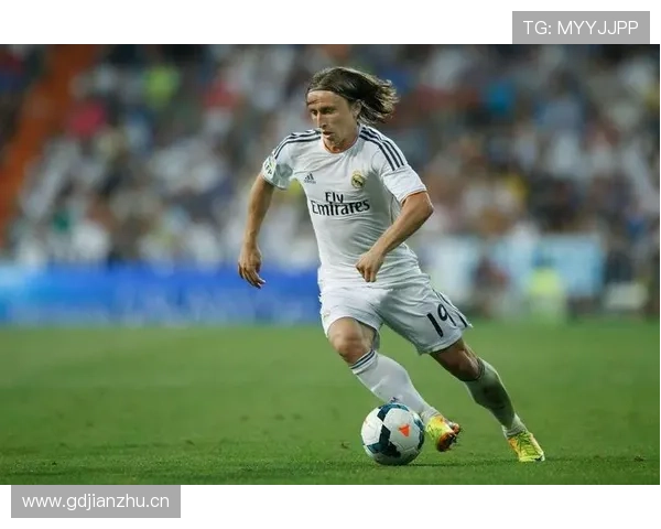 莫德里奇:从顶级中场到金球奖得主的历史级跃升 莫德里奇:从顶级中场到金球奖得主的历史级跃升