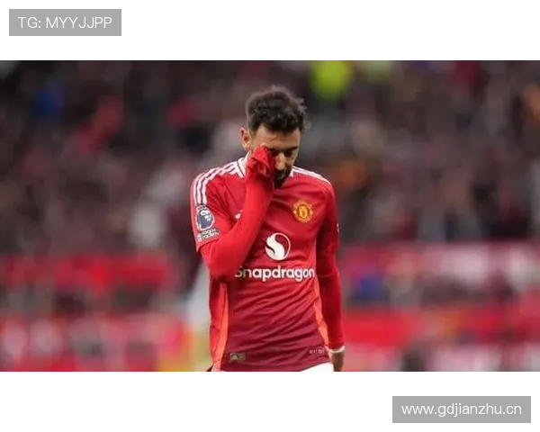 曼联更衣室矛盾再度曝光,对球队稳定性与赛季走势形成考验 曼联更衣室矛盾再度曝光,对球队稳定性与赛季走势形成考验