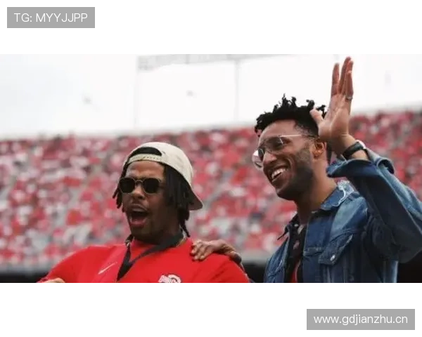 特雷·杨睡觉都带着耳机，这日常有点明星架势了吧？